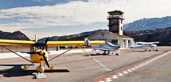 Por ahora, el aeropuerto de La Seu solo acoge vuelos de la aviación general y deportiva  