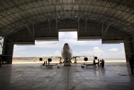 Un Boeing 747 en el hangar del Aeropuerto de Teruel