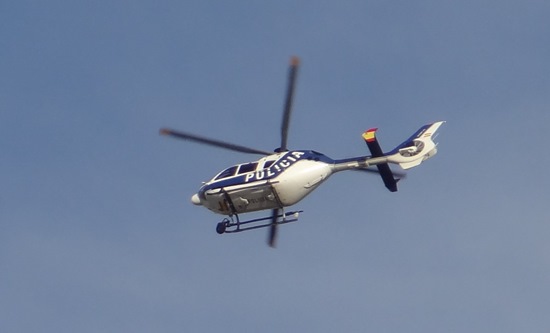 Un helicoptero EC135 de la Policía Nacional, sobrevolando Madrid el pasado mes de septiembre / Foto: JFG