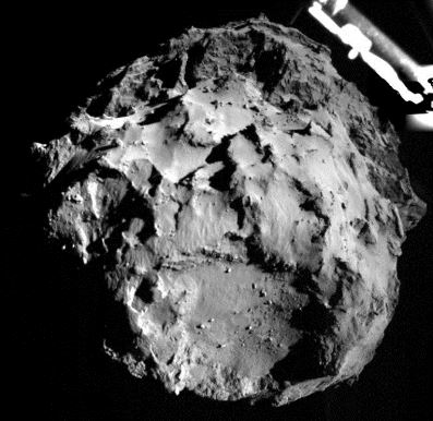 El cometa 67P fotografiado por Philae cuando se disponía a aterrizar en su superficie