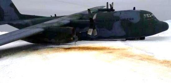 Imagen del avión C-130 Hercules de la Fuerza Aérea Brasileña, en el que viajaban 49 personas