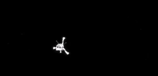 El robot científico Philae, cuando se dirigía hoy hacie el cometa 67P / ESA