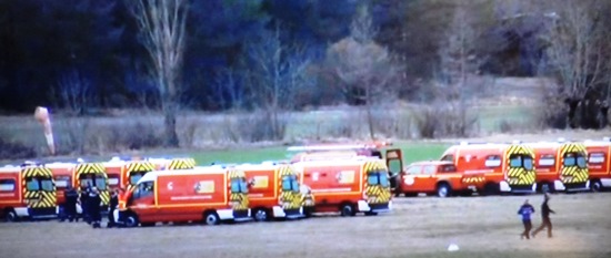 Ambulancias estacionadas a pocos kilómetros del lugar del accidente