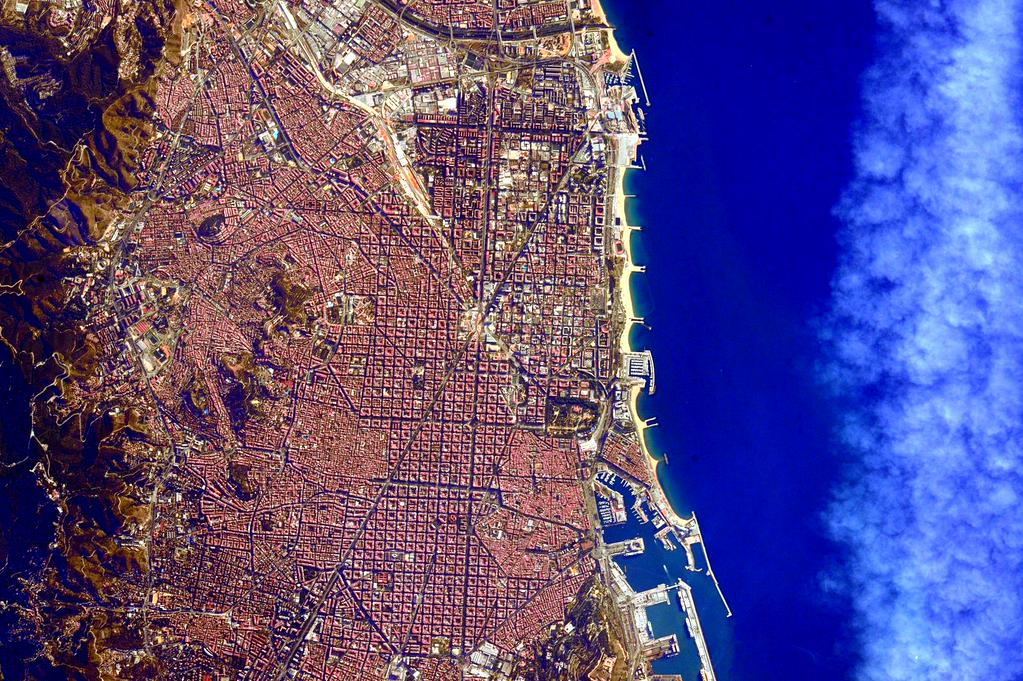 Barcelona, vista desde el espacio / Scott