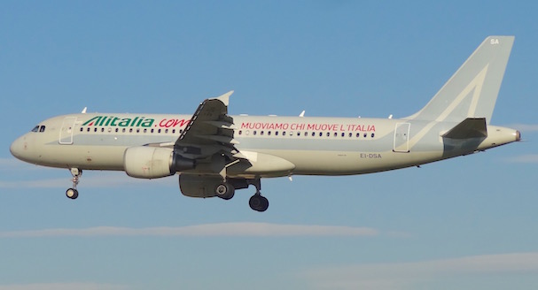 Arbus A320 de Alitalia, al llegar al Aeropuerto de Barcelona / JFG