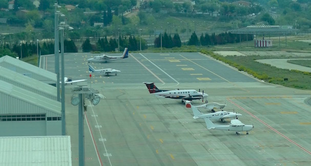 Aviones estacionados en una de las plataformas del Aeropuerto de Sabadell / JFG