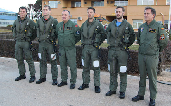 El general Simón con los pilotos de Eurofighter que han partido hacia Lituania / Ministerio de Defensa