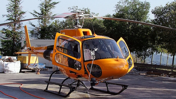 Helicóptero de Helitrans Pyrenees / Adolfo Malet
