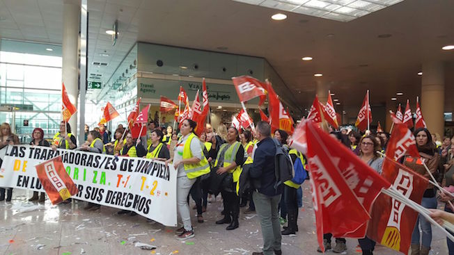 Los trabajadores en huelga, hoy en el Aeropuerto de Barcelona / UGT